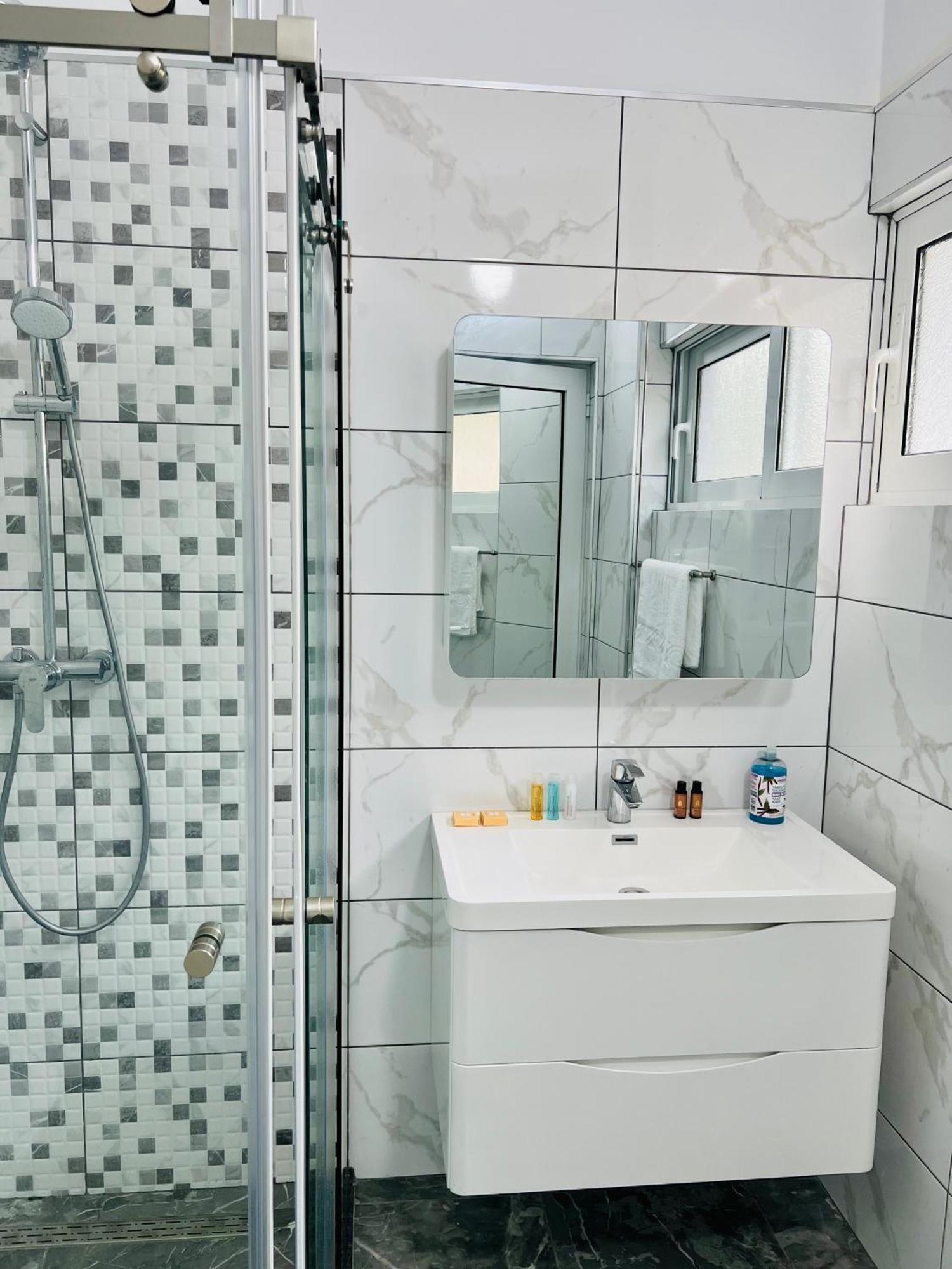 הימארה Mistral Inn מראה חיצוני תמונה